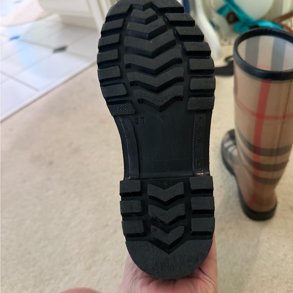 Burberry rain boots - Picture 4 of 4